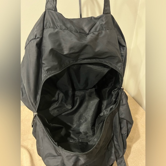 PUMA Black Nylon Gym/Overnight Shoulder Bag- Large (Pre-loved) - Picture 14 of 16